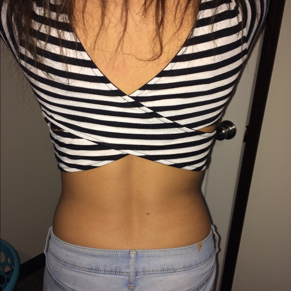 Black & white cross back crop top🦓